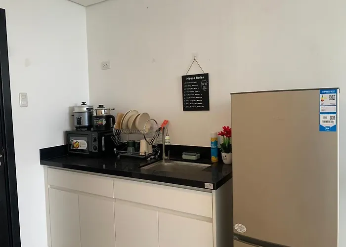 In Meridian With Netflix And Wifi, Near Ayala And It Park U7 09 11